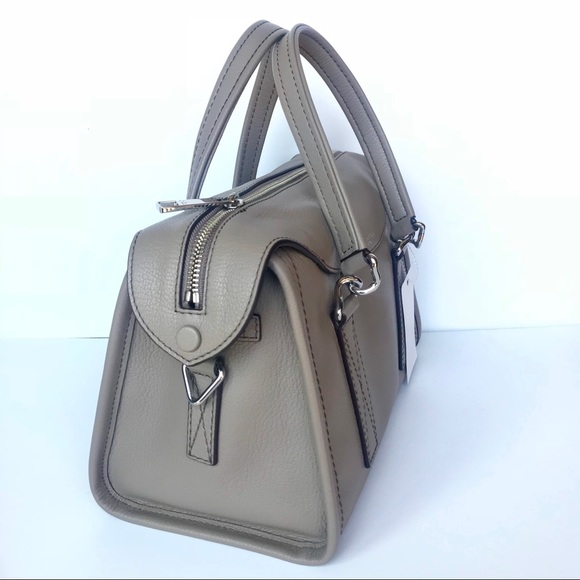 Sold ! Marc Jacobs Leather Satchel/Cross body - Picture 7 of 7
